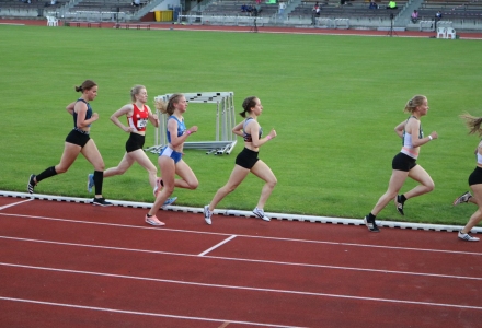 Natalie Scrivener mit zwei überragenden 1500m-Wettkämpfen